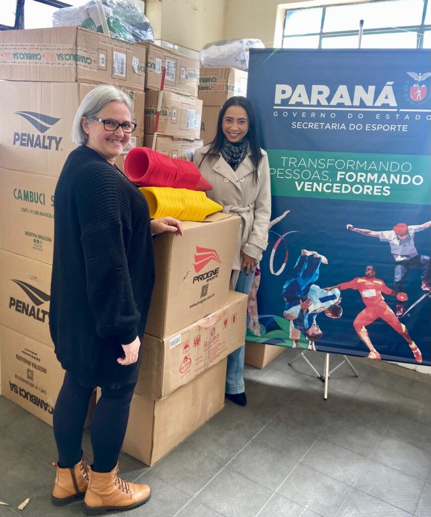 Entrega de Kit Esportivo ao Colégio Itacelina Bittencourt