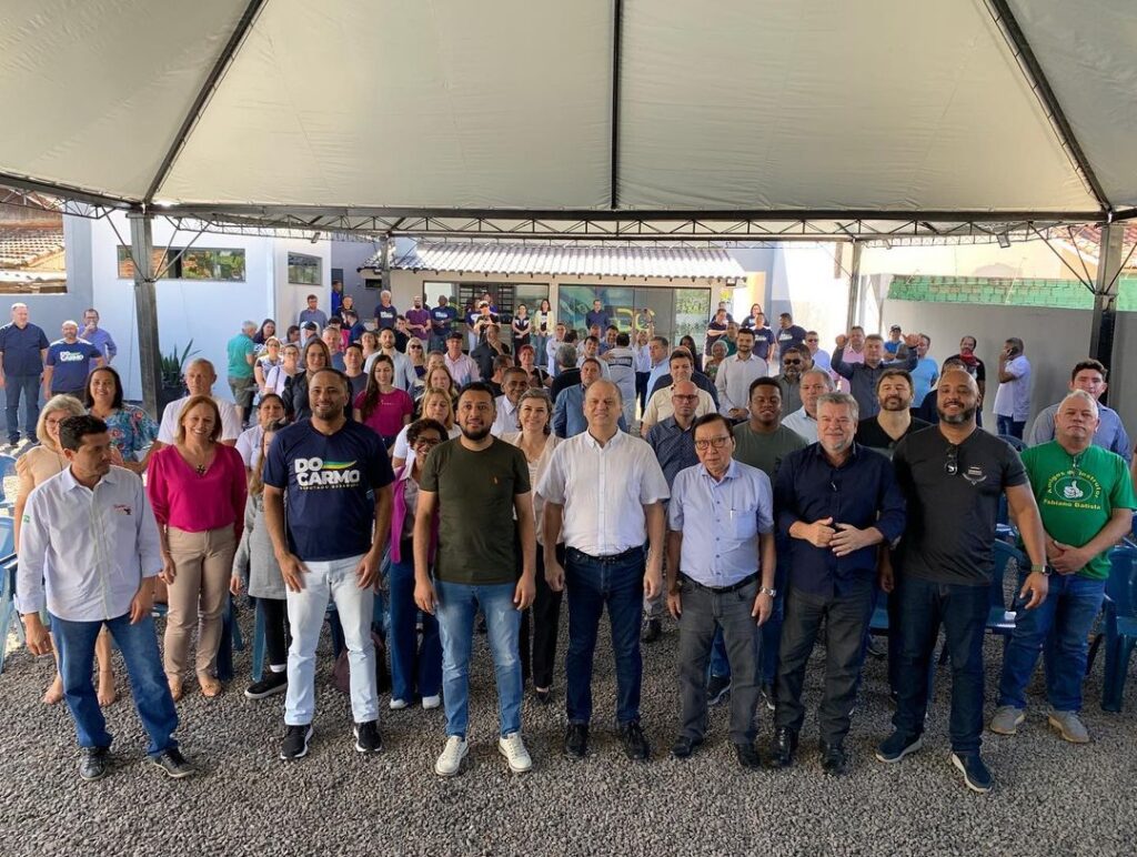 Do Carmo na reunião Chamado Por Maringá, com o deputado Ricardo Barros, Deputado Soldado Adriano José, Presidente da Câmara Mario Hossokawa, deputado Delegado Jacovós, Vereador Maninho, Vereador Delegado Luiz Alves, Vereador Paulo Biazon e a população..