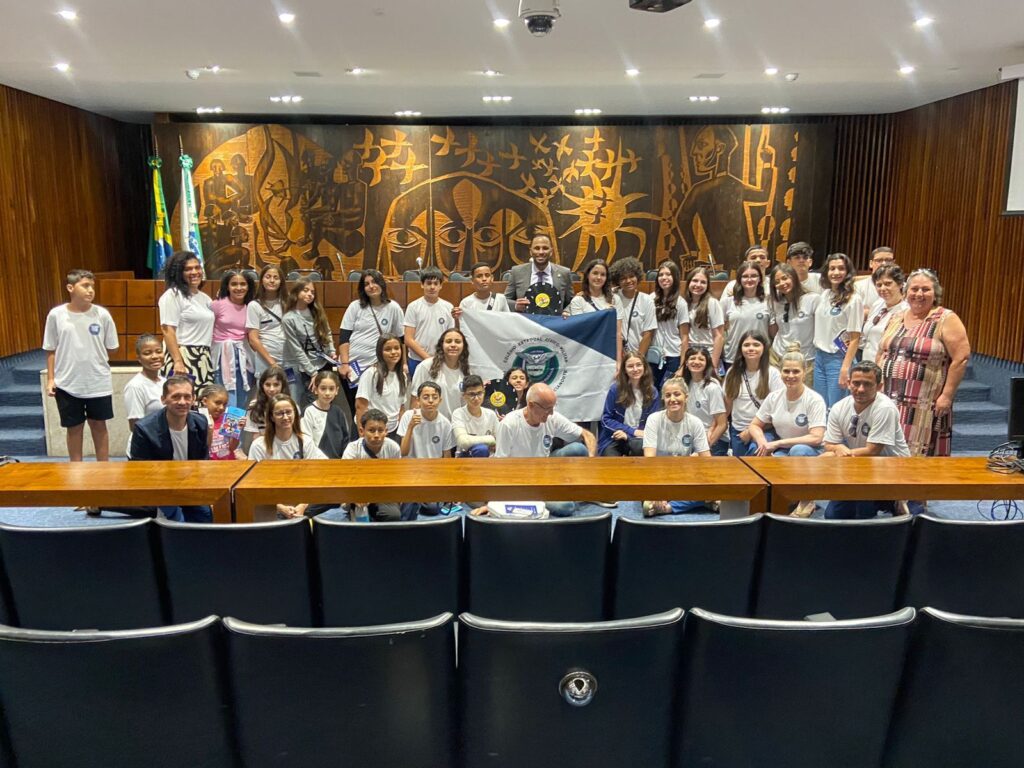 Iniciativa Escolar de Cianorte Alcança Reconhecimento Estadual por Responsabilidade Social