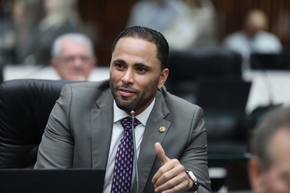 Projeto do deputado do Carmo que reconhece fibromialgia como deficiência é aprovado na Assembleia Legislativa e segue para sanção