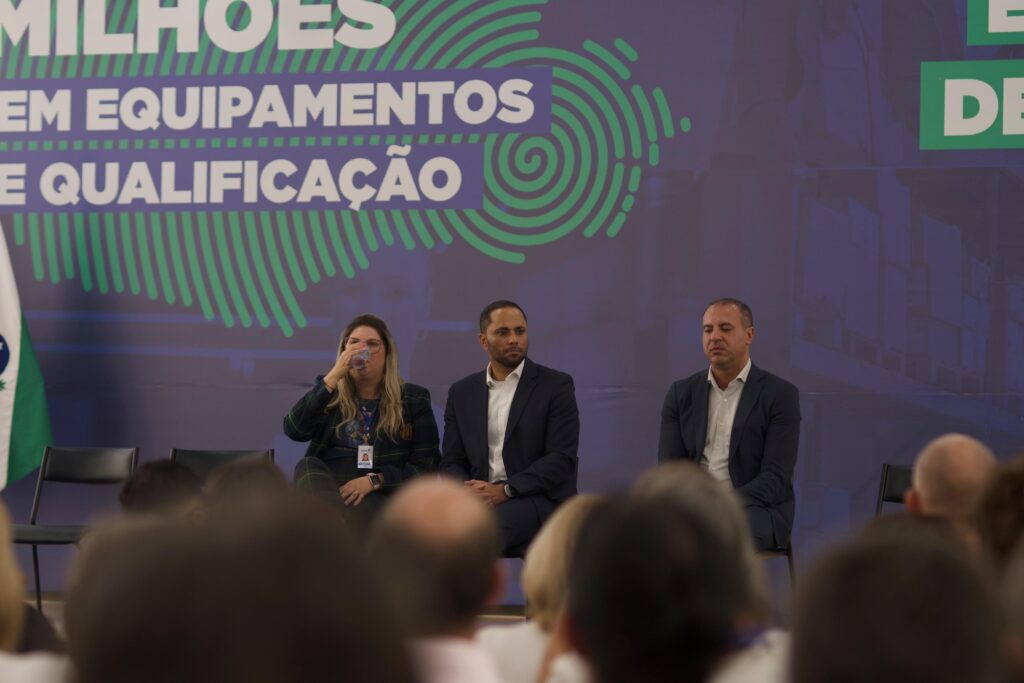 Reconhecimento ao esforço e resultados: secretário Do Carmo premia Agências do Trabalhador que mais se destacaram no Paraná8