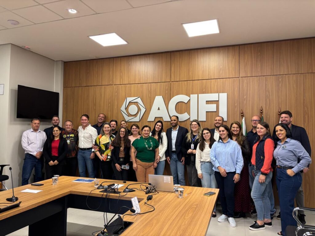 Secretário Do Carmo participa de capacitação das Agências do Trabalhador em Foz do Iguaçu