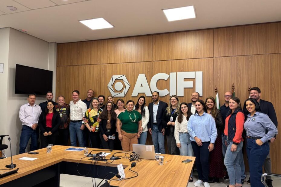 Secretário Do Carmo participa de capacitação das Agências do Trabalhador em Foz do Iguaçu