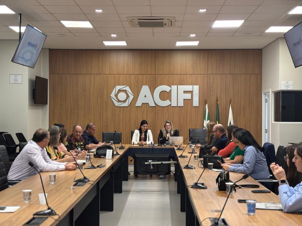 Secretário Do Carmo participa de capacitação das Agências do Trabalhador em Foz do Iguaçu